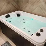 Jungle - Sauna, Jacuzzi, Cinema - Hyper Centre Troyes